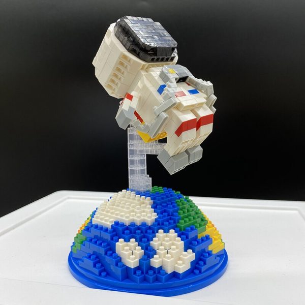 WS 2683 Space Astronaut Fly Spaceman Earth 3D Model 617pcs DIY Mini Diamond Blocks Bricks Building 2 - LOZ™ MINI BLOCKS