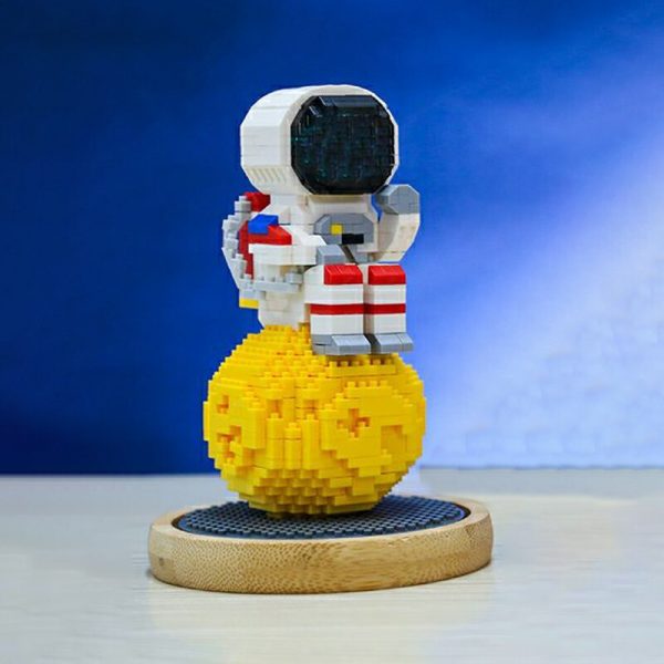 WS 2684 Space Astronaut Spaceman Moon Thinker 3D Model 703pcs DIY Mini Diamond Blocks Bricks Building 4 - LOZ™ MINI BLOCKS